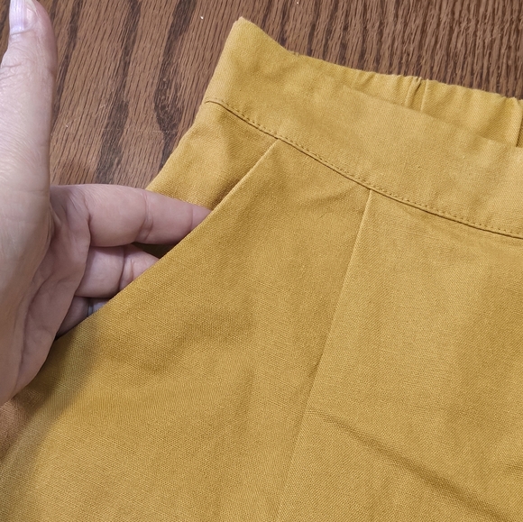 Forever 21 Pleated Button Front Shorts Mustard Yellow Size S - Picture 4 of 8